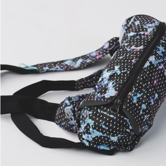 Lululemon Back Pack it Jacket. Floral Tranquil Blue Multi. - Picture 9 of 9